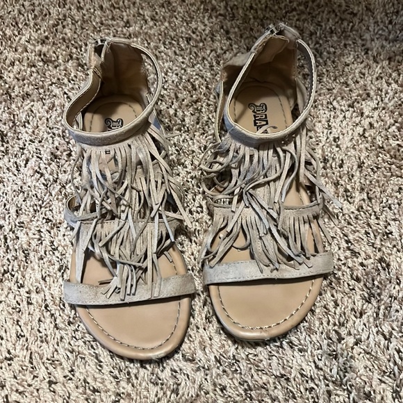 Sandals - Picture 1 of 4